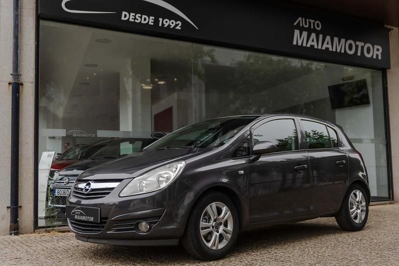 Cinzento Usado 2010 Opel Corsa | € 6.000 (Preço justo) - Imagem 1/4