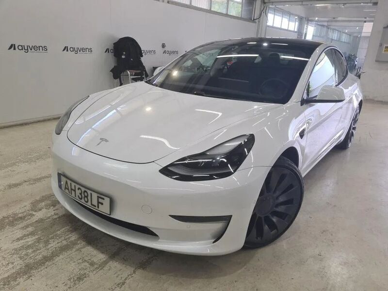 Branco Usado 2021 Tesla Model 3 Performance Sedan | € 33.900 (Preço justo) - Imagem 1/4