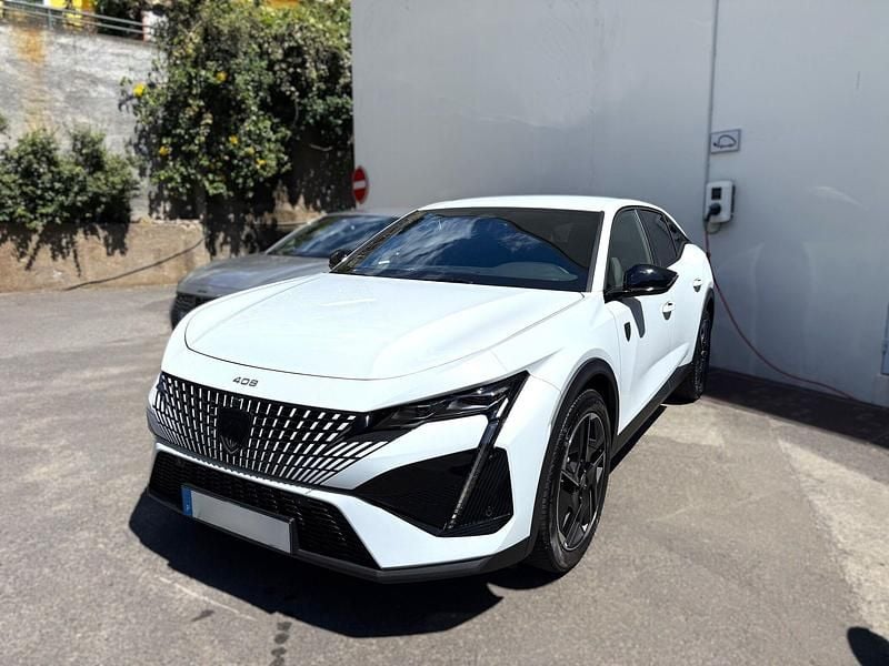 Branco Novo 2025 Peugeot e-408 GTi SUV | € 43.900 - Imagem 1/4