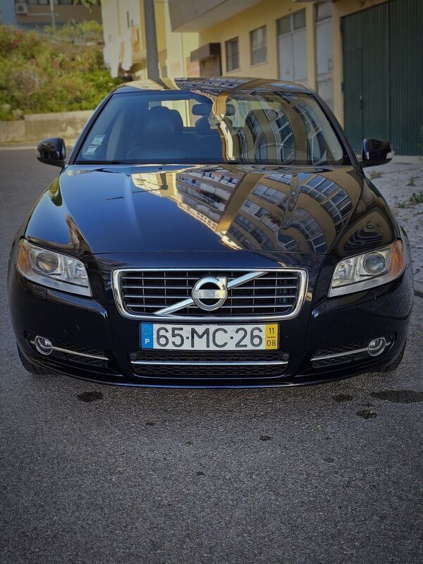 Azul Usado 2011 Volvo S80 Momentum Sedan | € 10.250 - Imagem 1/4