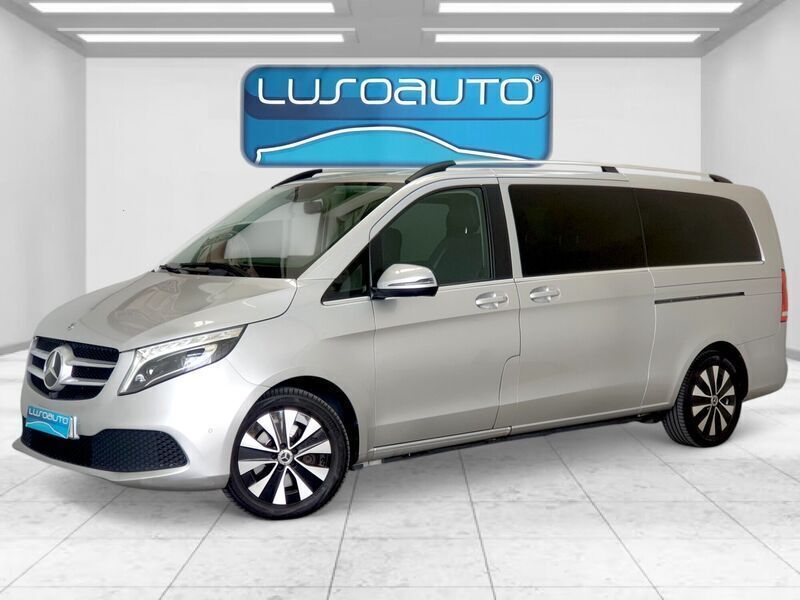 Cinza Usado 2022 Mercedes V250 Avantgarde Monovolume | € 54.900 - Imagem 1/4