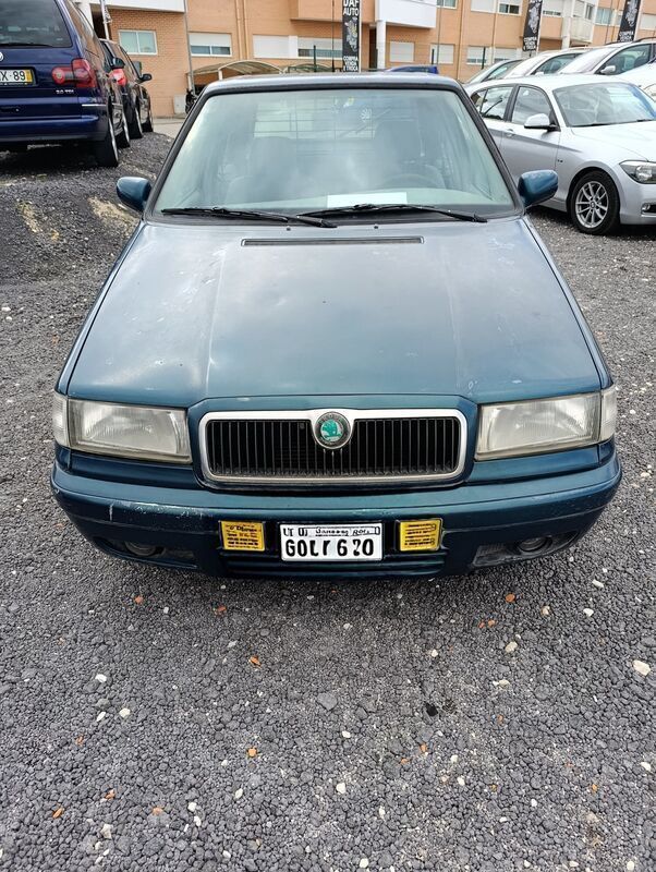 Verde Usado 1999 Skoda Felicia | € 1.500 - Imagem 1/4