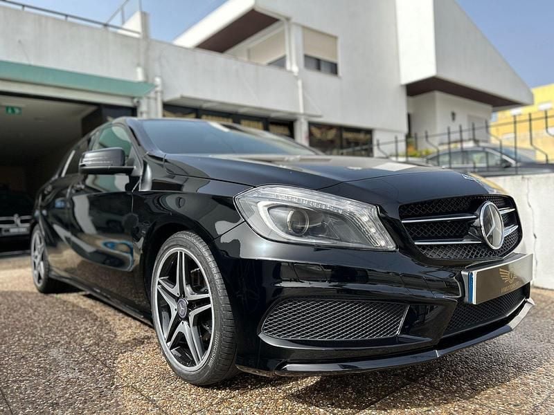 Usado Mercedes A180 AMG line 109 HP (80 kW) 2014 Preto