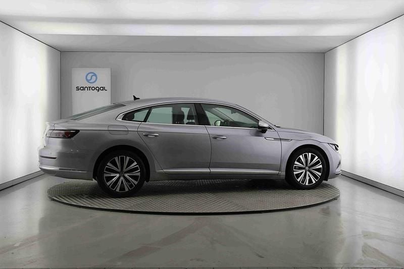 Usado VW Arteon Elegance 150 HP (110 kW) 2021 Cinzento Citadino