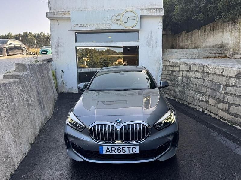 Cinza Usado 2022 BMW 116 Citadino | € 27.950 (Preço justo) - Imagem 1/4