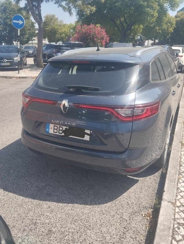 Cinzento Usado 2020 Renault Mégane IV | € 13.500 (Preço justo) - Imagem 1/4