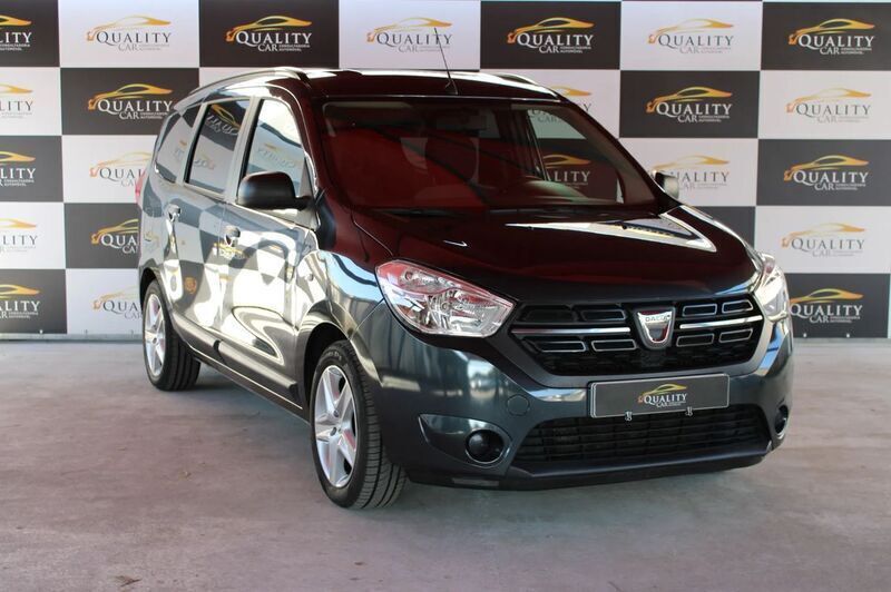 Cinza Usado 2019 Dacia Lodgy Comfort Monovolume | € 16.950 (Preço justo) - Imagem 1/4