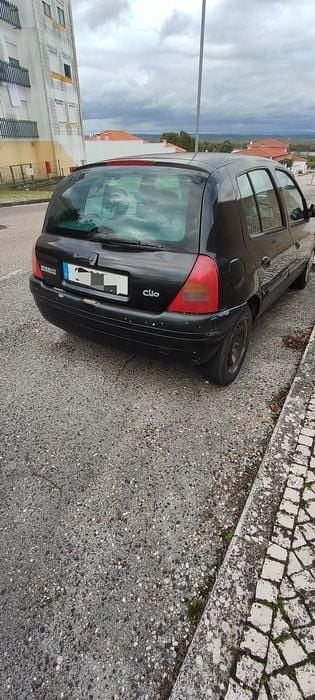 Usado 2001 Renault Clio II Sedan | € 1.050 (Bom preço) - Imagem 1/4