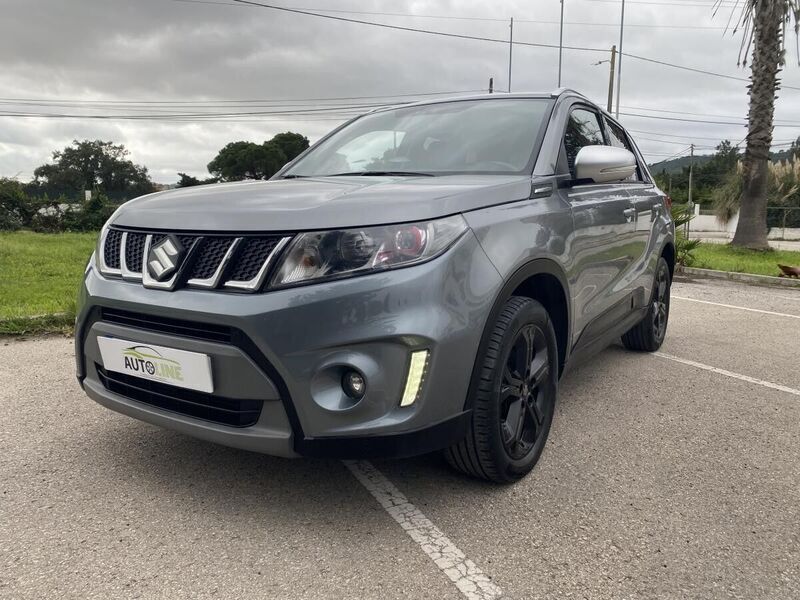 Cinzento Usado 2018 Suzuki Vitara GLX SUV | € 17.990 - Imagem 1/4