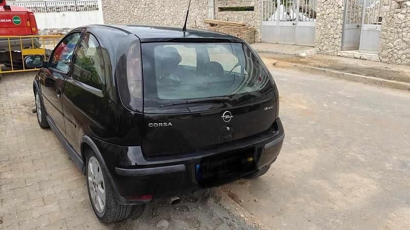 Usado Opel Corsa 90 HP (66 kW) 2004 Preto Citadino