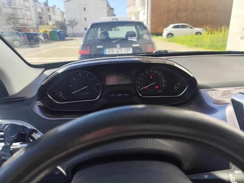 Cinzento Usado 2014 Peugeot 2008 SUV | € 7.500 (Bom preço) - Imagem 1/4
