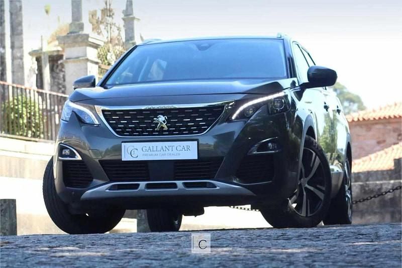 Cinzento Usado 2019 Peugeot 5008 Monovolume | € 21.900 (Caro) - Imagem 1/4