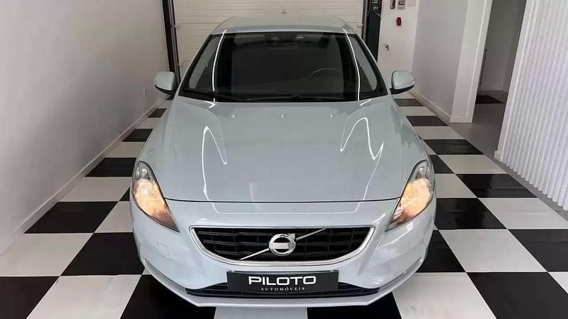 Usado Volvo V40 Momentum 115 HP (84 kW) 2013 Branco Carrinha