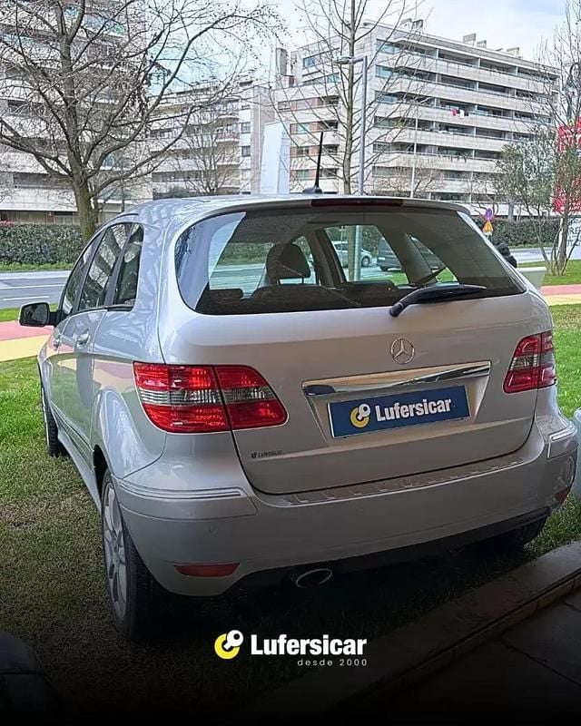 Usado Mercedes B180 109 HP (80 kW) 2010 Cinza prata Monovolume