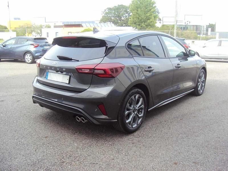 Usado Ford Focus 115 HP (84 kW) 2023 Cinzento