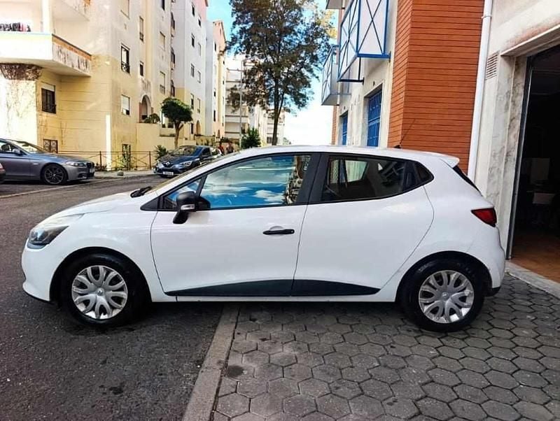 Branco Usado 2015 Renault Clio IV Citadino | € 3.350 (Super Preço) - Imagem 1/4