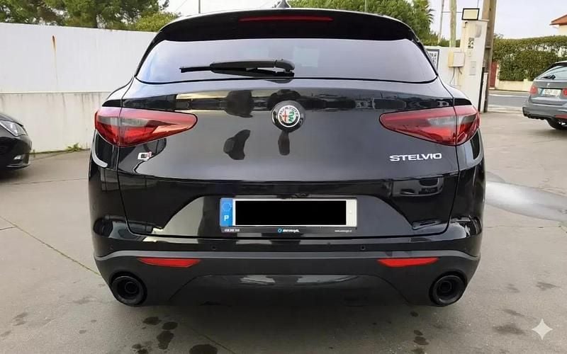 Usado Alfa Romeo Stelvio Sprint 190 HP (139 kW) 2023 Preto SUV