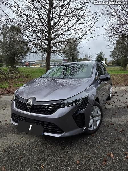 Usado Renault Clio V Zen 90 HP (66 kW) 2025 Cinza Citadino