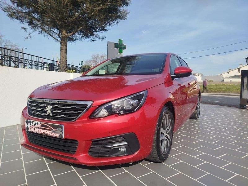 Usado Peugeot 308 Allure 120 HP (88 kW) 2019 Vermelho