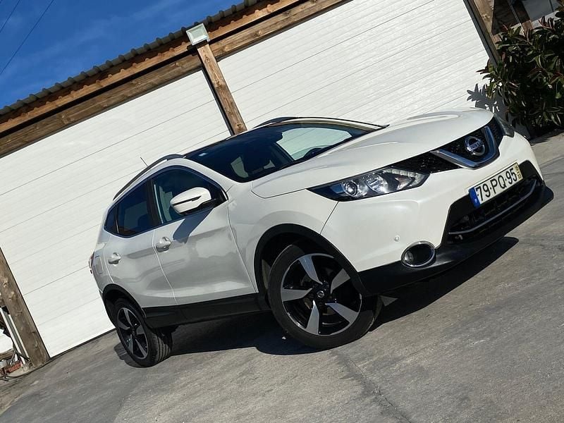 Usado Nissan Qashqai Acenta 110 HP (80 kW) 2015 Branco SUV
