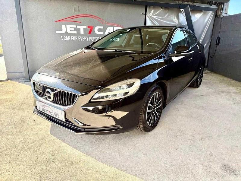 Preto Usado 2017 Volvo V40 Momentum Carrinha | € 17.990 (Preço elevado) - Imagem 1/4