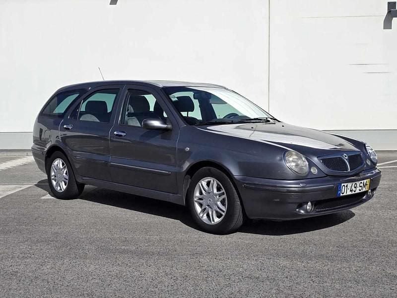 Cinzento Usado 2001 Lancia Lybra Carrinha | € 950 - Imagem 1/4