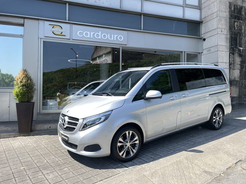 Cinzento preto Usado 2015 Mercedes V250 Monovolume | € 36.900 - Imagem 1/4