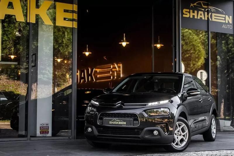 Usado Citroën C4 Cactus Feel 102 HP (75 kW) 2019 Preto Citadino