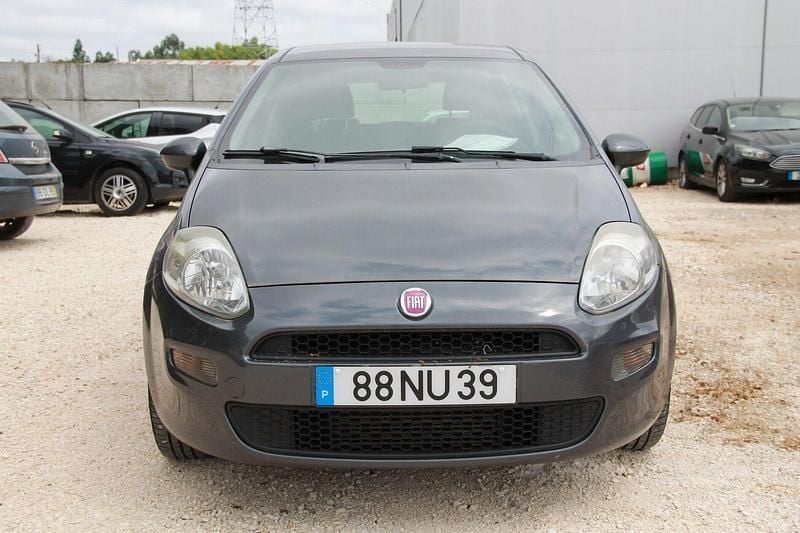 Cinza Usado 2013 Fiat Punto Easy Citadino | € 7.500 (Preço justo) - Imagem 1/4