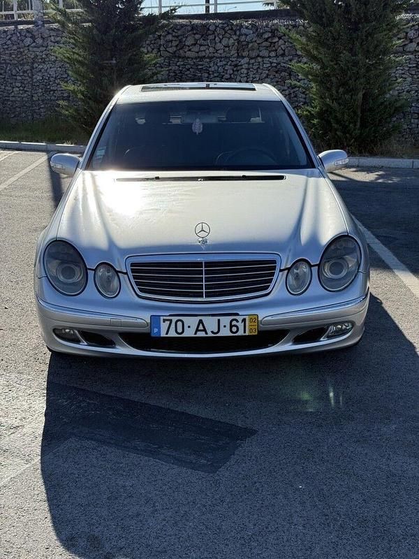 Usado Mercedes E270 Elegance 177 HP (130 kW) 2002 Cinza Sedan