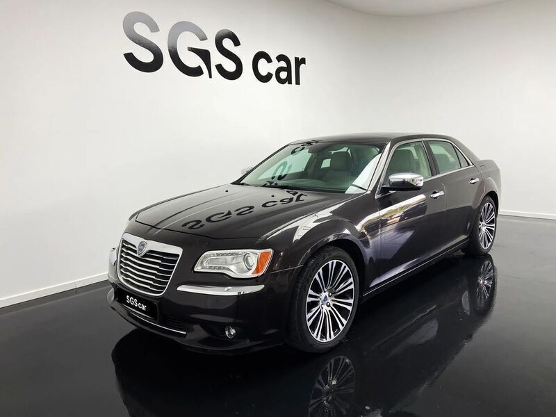 Castanho Usado 2012 Lancia Thema Sedan | € 16.900 - Imagem 1/4