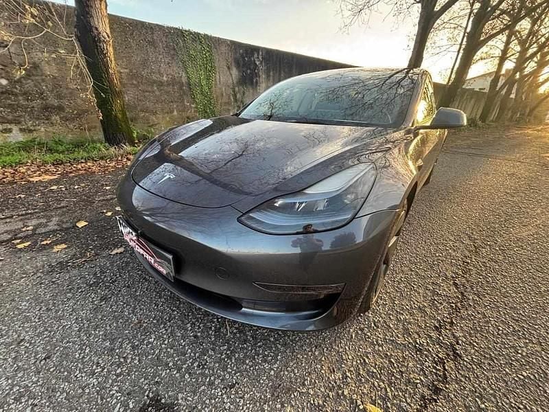 Cinza Usado 2023 Tesla Model 3 Sedan | € 31.950 (Preço justo) - Imagem 1/4