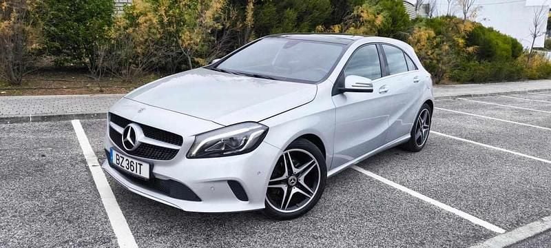 Cinzento Usado 2016 Mercedes A180 Citadino | € 15.000 (Preço justo) - Imagem 1/4