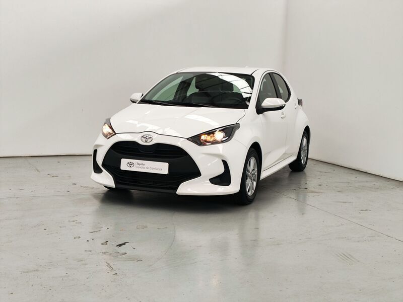 Branco antartida (s¢lido) Usado 2023 Toyota Yaris Comfort Sedan | € 18.250 (Preço justo) - Imagem 1/4