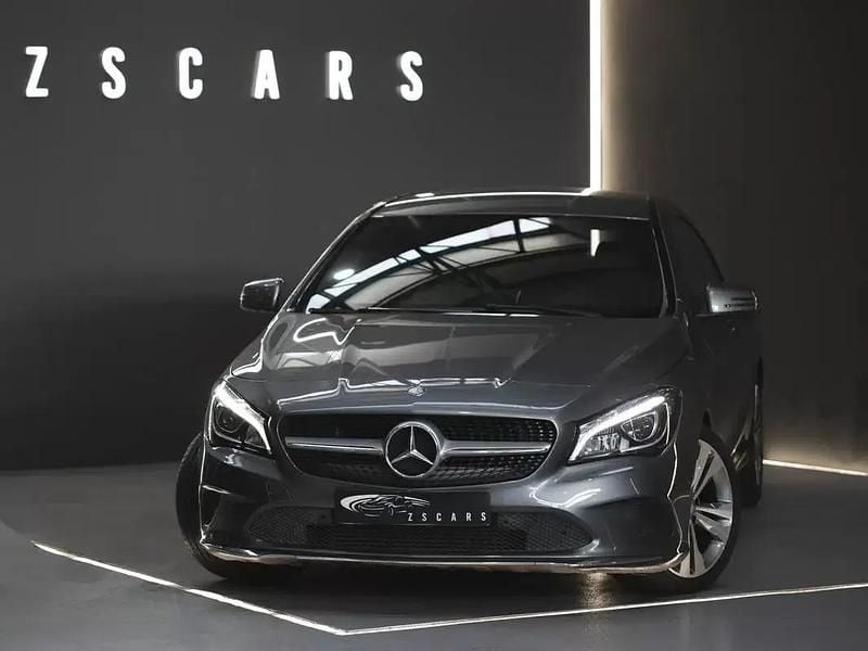 Usado Mercedes CLA180 Urban 109 HP (80 kW) 2017 Cinzento Sedan