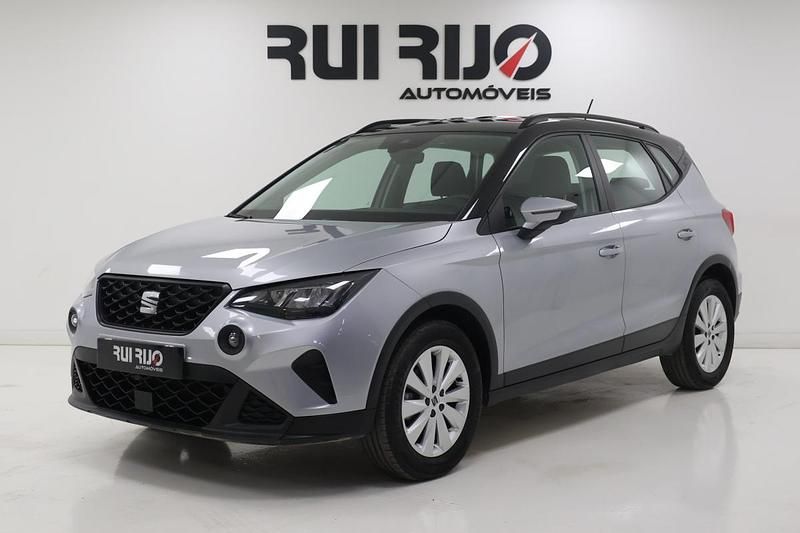 Cinza Usado 2023 Seat Arona Style SUV | € 16.500 (Preço justo) - Imagem 1/4