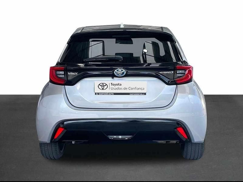 Usado Toyota Yaris Hybrid 90 HP (66 kW) 2024 Cinzento