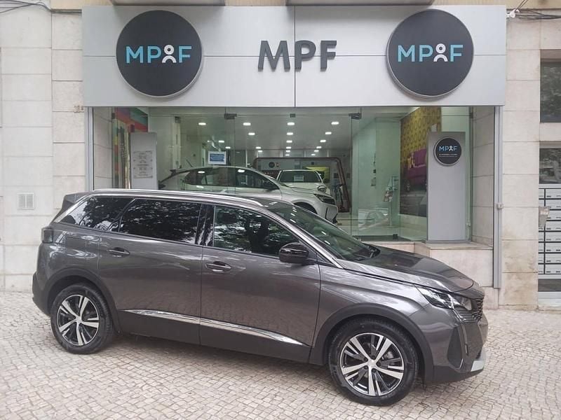 Cinzento Usado 2024 Peugeot 5008 Monovolume | € 32.950 (Preço justo) - Imagem 1/4