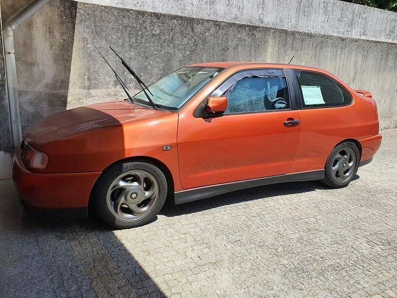 Usado Seat Cordoba 90 HP (66 kW) 1998 Coupé