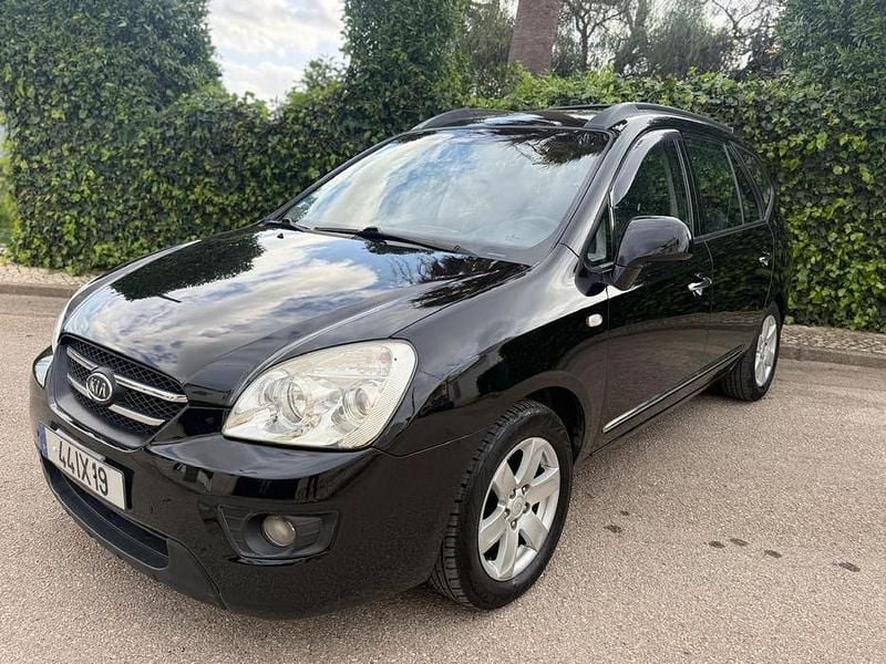 Usado Kia Carens 140 HP (102 kW) 2010 Monovolume
