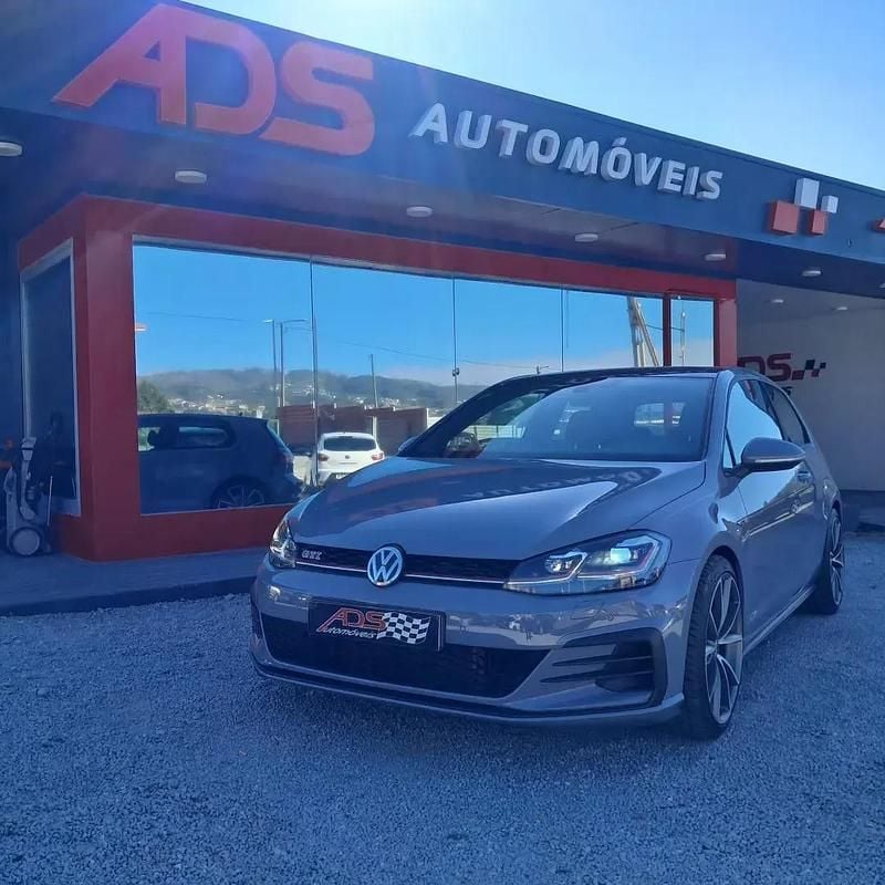 Cinzento Usado 2018 VW Golf VII GTI Citadino | € 26.250 (Preço justo) - Imagem 1/4