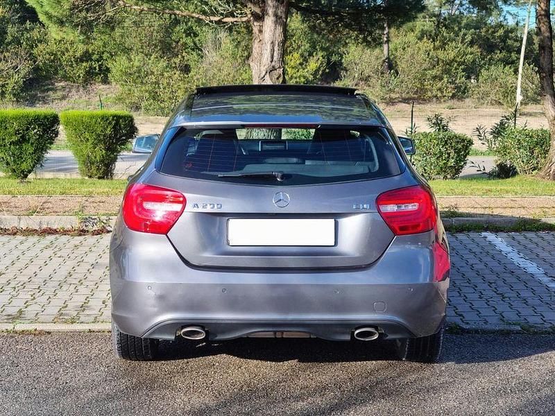 Usado Mercedes A200 136 HP (100 kW) 2012 Cinzento Sedan