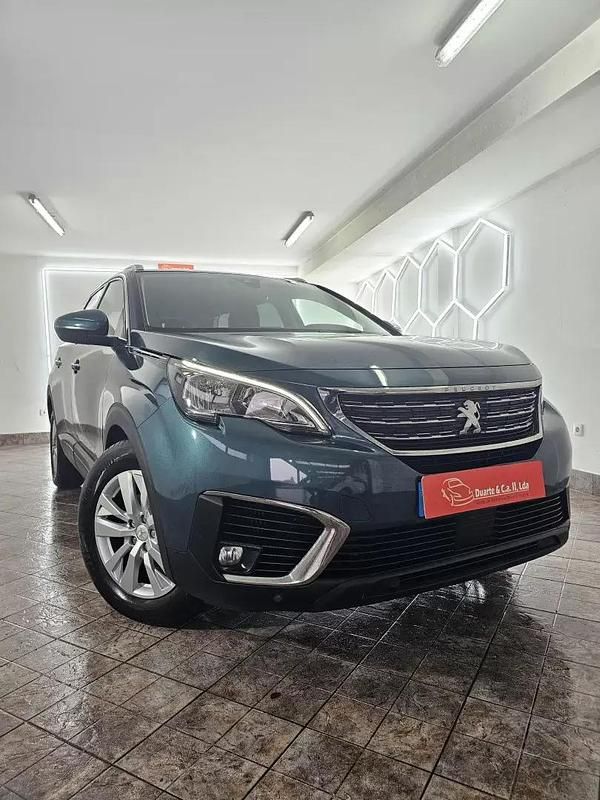 Usado Peugeot 5008 Active 120 HP (88 kW) 2017 Verde escuro Monovolume