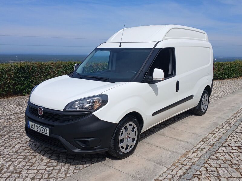 Branco Usado 2022 Fiat Doblò Monovolume | € 17.980 (Preço elevado) - Imagem 1/4