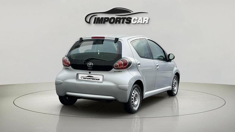 Usado Toyota Aygo 68 HP (50 kW) 2009 Cinza Citadino