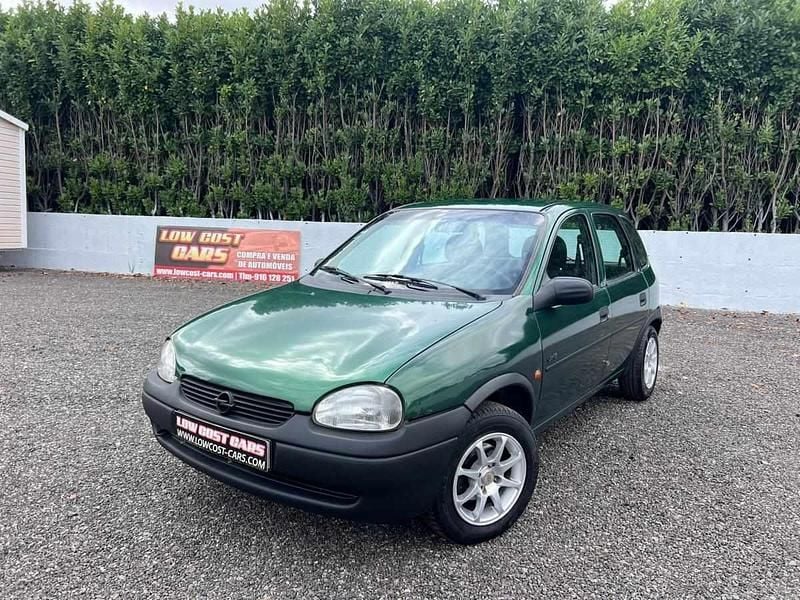 Verde Usado 1997 Opel Corsa Swing Citadino | € 1.750 - Imagem 1/4
