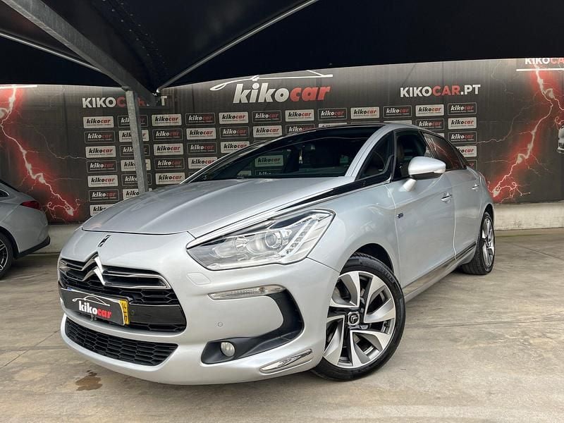 Cinza Usado 2014 DS Automobiles DS5 Sport Chic Citadino | € 11.900 (Bom preço) - Imagem 1/4