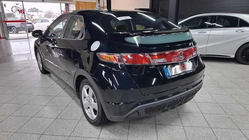 Usado Honda Civic 83 HP (61 kW) 2008 Preto Citadino