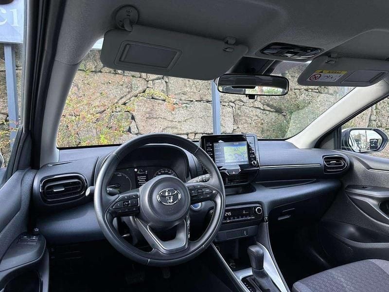 Usado Toyota Yaris Hybrid Comfort 115 HP (84 kW) 2022 Branco