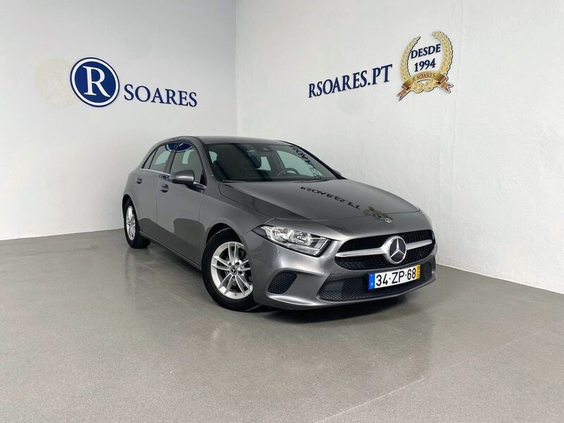 Cinza Usado 2019 Mercedes A180 Style Sedan | € 23.900 (Preço elevado) - Imagem 1/4